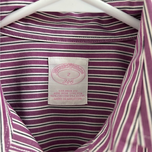 Like new Brooks Brothers woman’s dress shirt. No iron size 2; NWO tags - Picture 2 of 4
